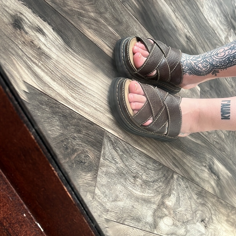 Vintage faded glory platform sandals